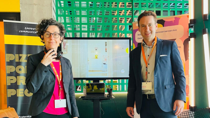 Karin Mayr und Stephan Ifkovits vom OBSERVER beim Österreichischen Kommunikationstag 2022