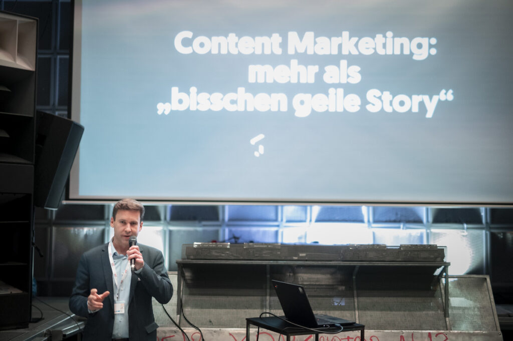 OBSERVER Communications Manager Stephan Ifkovits beim Digital Marketing Experts Talk meets Pizza, Party, PR, People! hosted by OBSERVER und dem Marketing Club Österreich im Mai 2023
