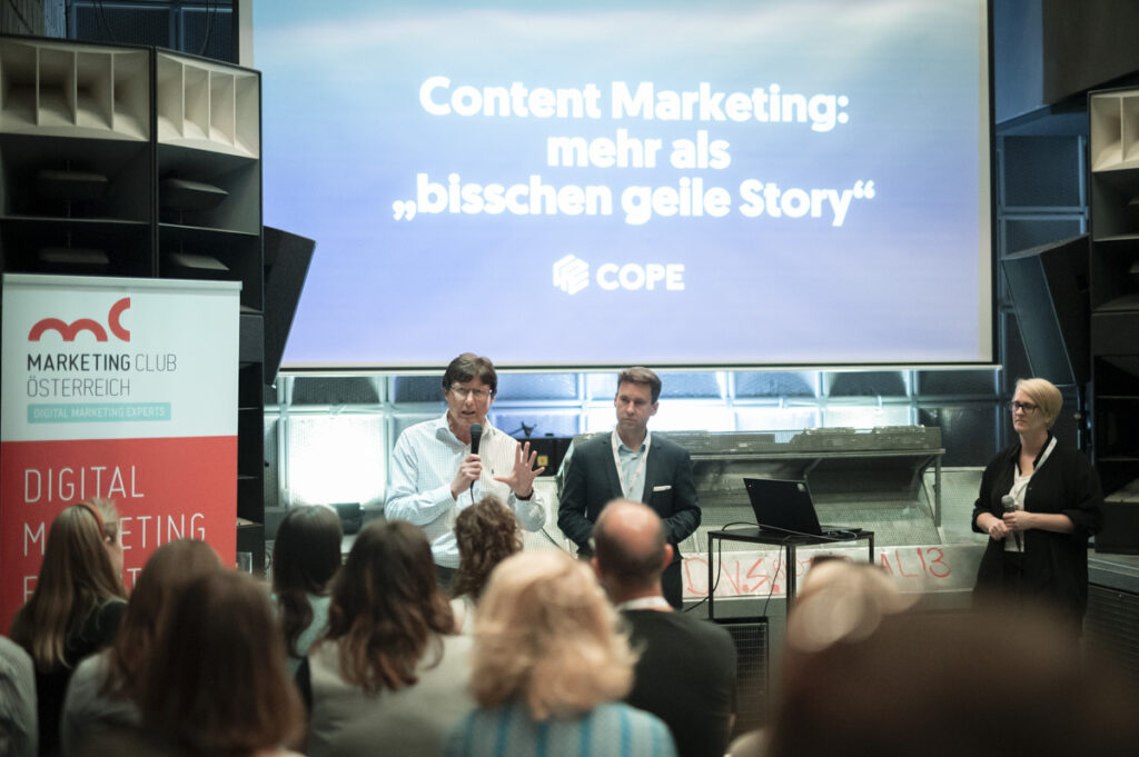 OBSERVER Communications Manager Stephan Ifkovits beim Digital Marketing Experts Talk meets Pizza, Party, PR, People! hosted by OBSERVER und dem Marketing Club Österreich im Mai 2023