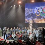OBSERVER u00fcberreicht u00d6OC-MedaillengewinnerInnen ihre Pressespiegel